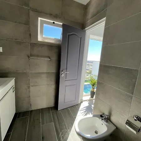Apartment Ocean View By Charmes C *